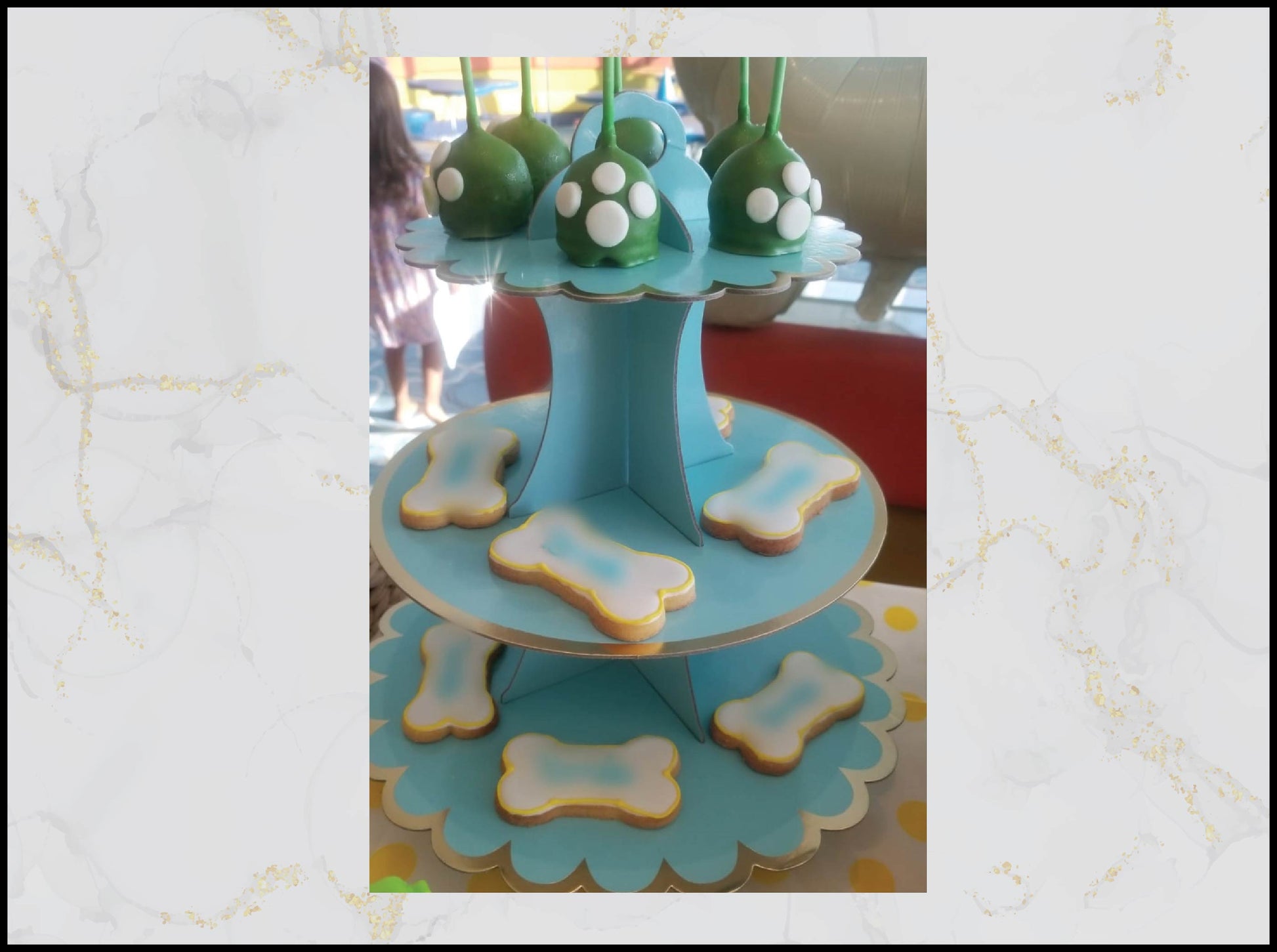 Cake pops and dog bones cookies with puppy birthday theme in Macau
