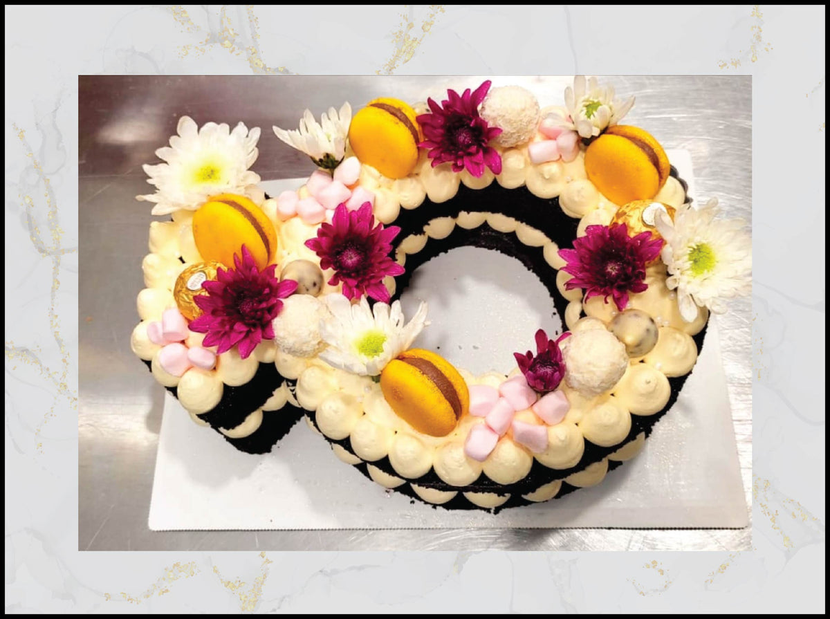 Engagement ring floral cake with romantic design in Macau
