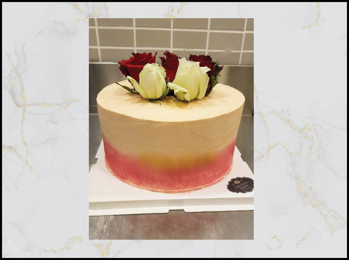 White and red roses cake with elegant romantic design in Macau